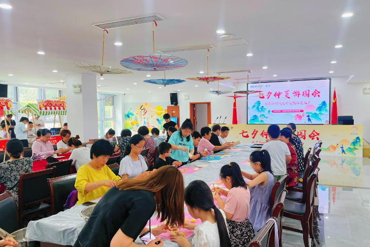 七夕游园会弘扬传统文化，共筑和谐邻里情——崂山区金家岭街道钟家沟社区党委组织文化艺术交流活动